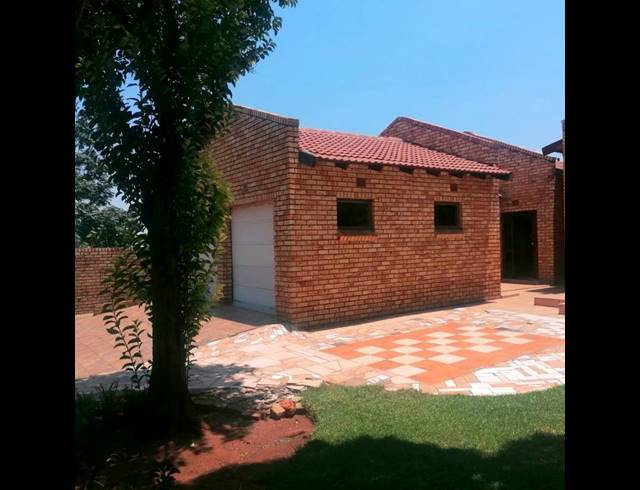 4 BEDROOM HOUSE FOR SALE IN SPRUIT VIEW